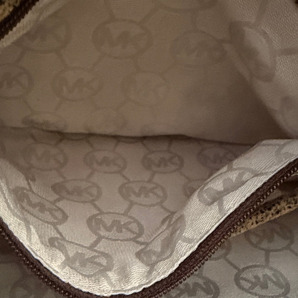 Michael Kors Hamilton Crossbody - Picture 5 of 9